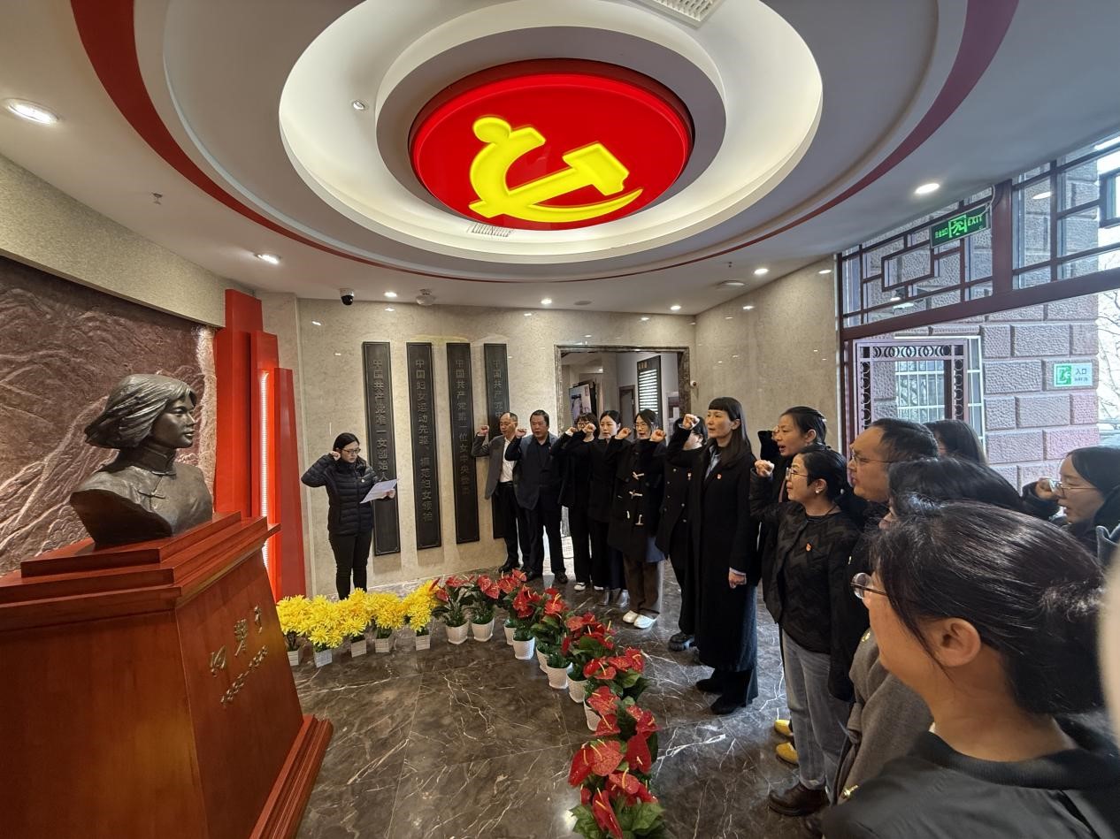 清明祭英烈，共铸中华魂 &mdash;&mdash;我校师生赴向警予烈士陵园开展清明祭英烈主题活动